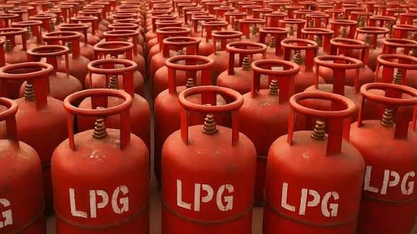414 LPG cylinders dumped in Hyderabad graveyard seized, 10 held..