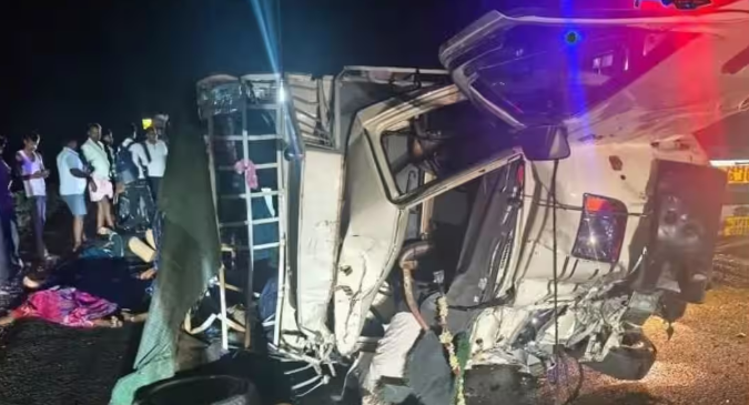 Tragic Road Accident Near Mantralayam: 8 Pilgrims from Karnataka Killed