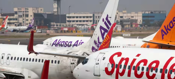 Delhi Airport Scare: Major Accident Averted as SpiceJet and Akasa Air Planes Collide on Runway; All Passengers Safe