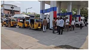 Andhra Pradesh Fuel Crisis: Long Queues at Petrol Bunks and Government’s Strategic Intervention