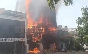 Tragicomedy in Lucknow: Massive Fire Breaks Out at Aliganj Coaching-cum-Gaming Zone