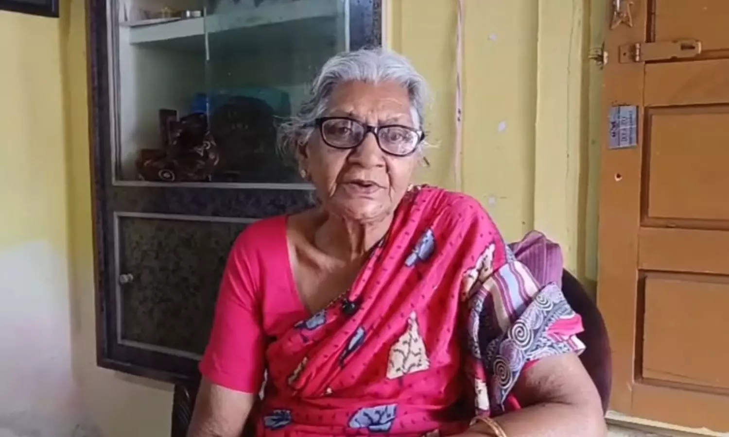 Chain Snatching in Banaganapalle.. Woman Loses Three-Tola Gold Chain