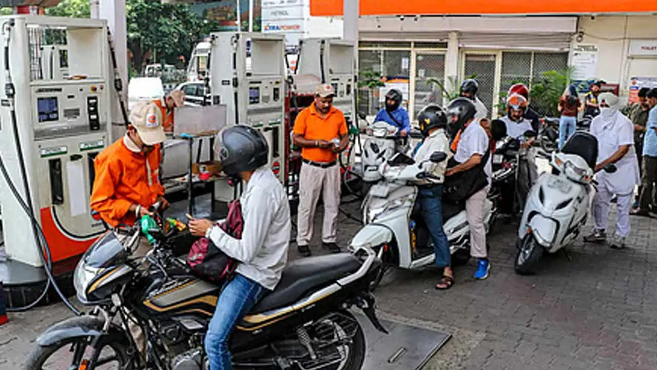 No Number Plate, No Fuel: Rajkot Bans Fuel Sales to Vehicles Without Plates