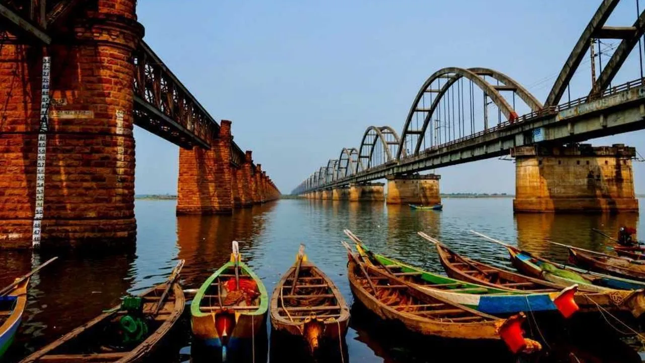 Godavari River Tourism Gets a New Attraction with Houseboat and Floating Dining