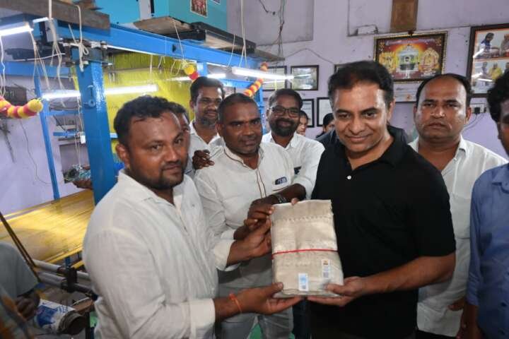KTR unveils ‘Vendi Vennela’ saree, congratulates Sircilla weaver Vijay..